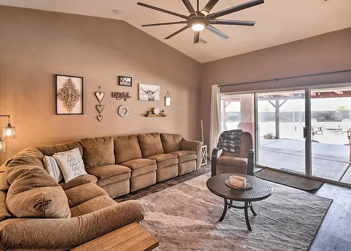 Bullhead Oasis W/ Fire Pit + Mtn View! Holiday home Bullhead City
