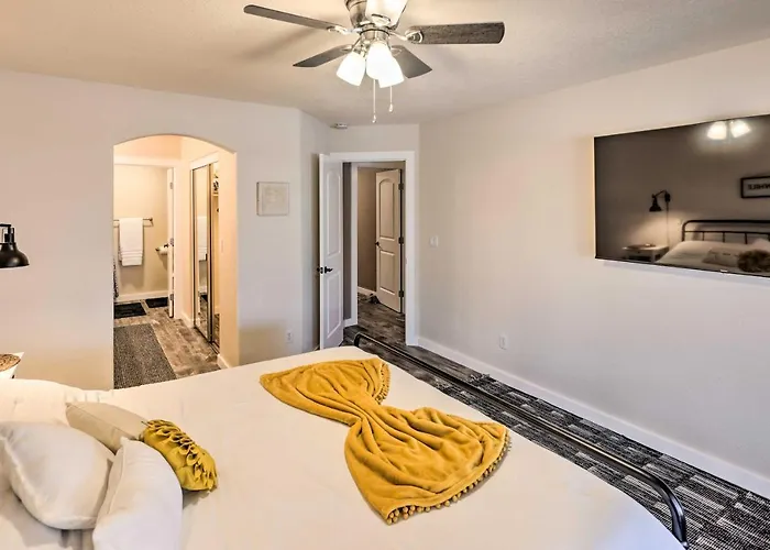 Holiday home Bullhead Oasis W/ Fire Pit + Mtn View!