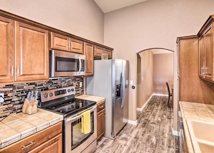 Bullhead Oasis W/ Fire Pit + Mtn View! Holiday home