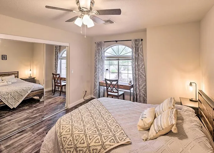 Bullhead Oasis W/ Fire Pit + Mtn View! Holiday home *