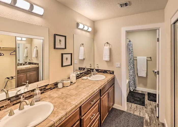 Bullhead Oasis W/ Fire Pit + Mtn View! Holiday home