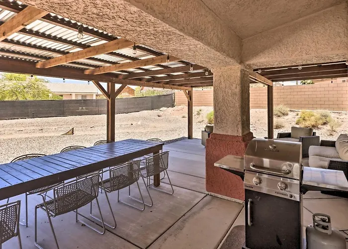 Bullhead Oasis W/ Fire Pit + Mtn View! Holiday home Bullhead City