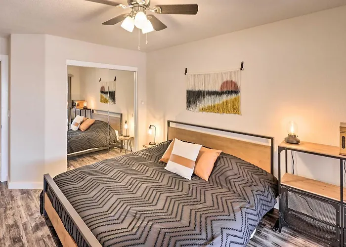 Bullhead Oasis W/ Fire Pit + Mtn View! Holiday home Bullhead City
