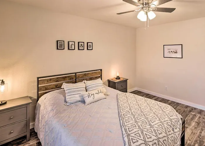 Bullhead Oasis W/ Fire Pit + Mtn View! Bullhead City