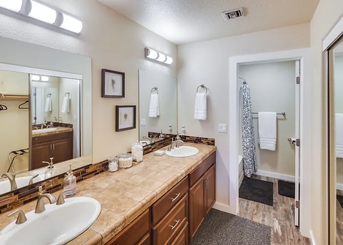 Bullhead Oasis W/ Fire Pit + Mtn View! Bullhead City