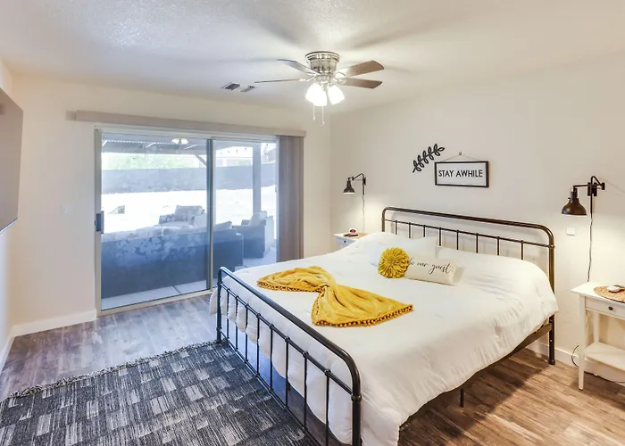 Holiday home Bullhead Oasis W/ Fire Pit + Mtn View! Bullhead City