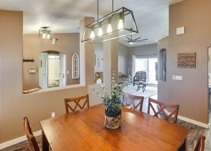Bullhead Oasis W/ Fire Pit + Mtn View! Holiday home Bullhead City