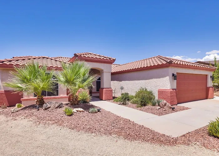 Bullhead Oasis W/ Fire Pit + Mtn View! Holiday home Bullhead City