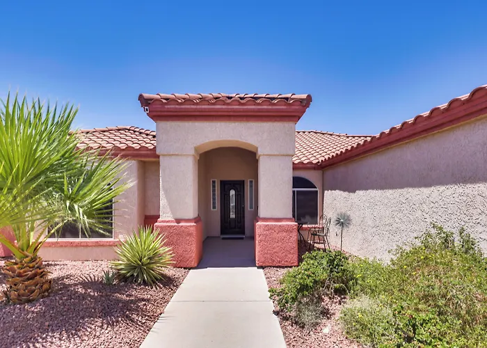 Bullhead Oasis W/ Fire Pit + Mtn View! Holiday home Bullhead City