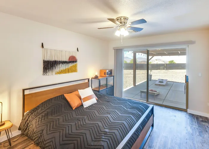 Bullhead Oasis W/ Fire Pit + Mtn View! Bullhead City