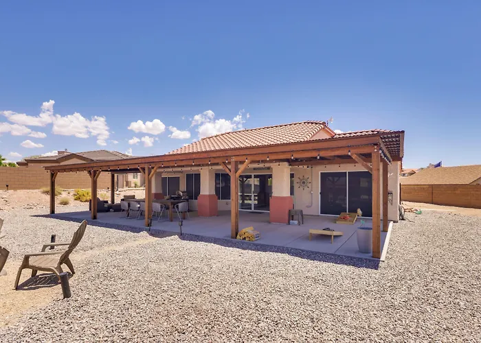 Bullhead Oasis W/ Fire Pit + Mtn View! Holiday home Bullhead City