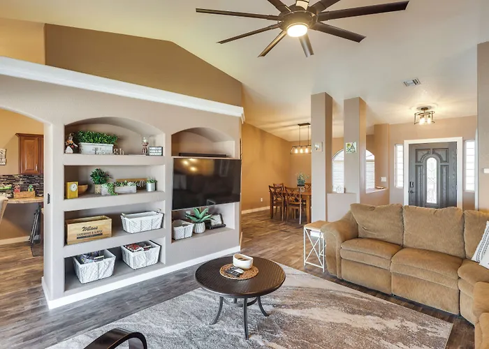 Bullhead Oasis W/ Fire Pit + Mtn View! Bullhead City